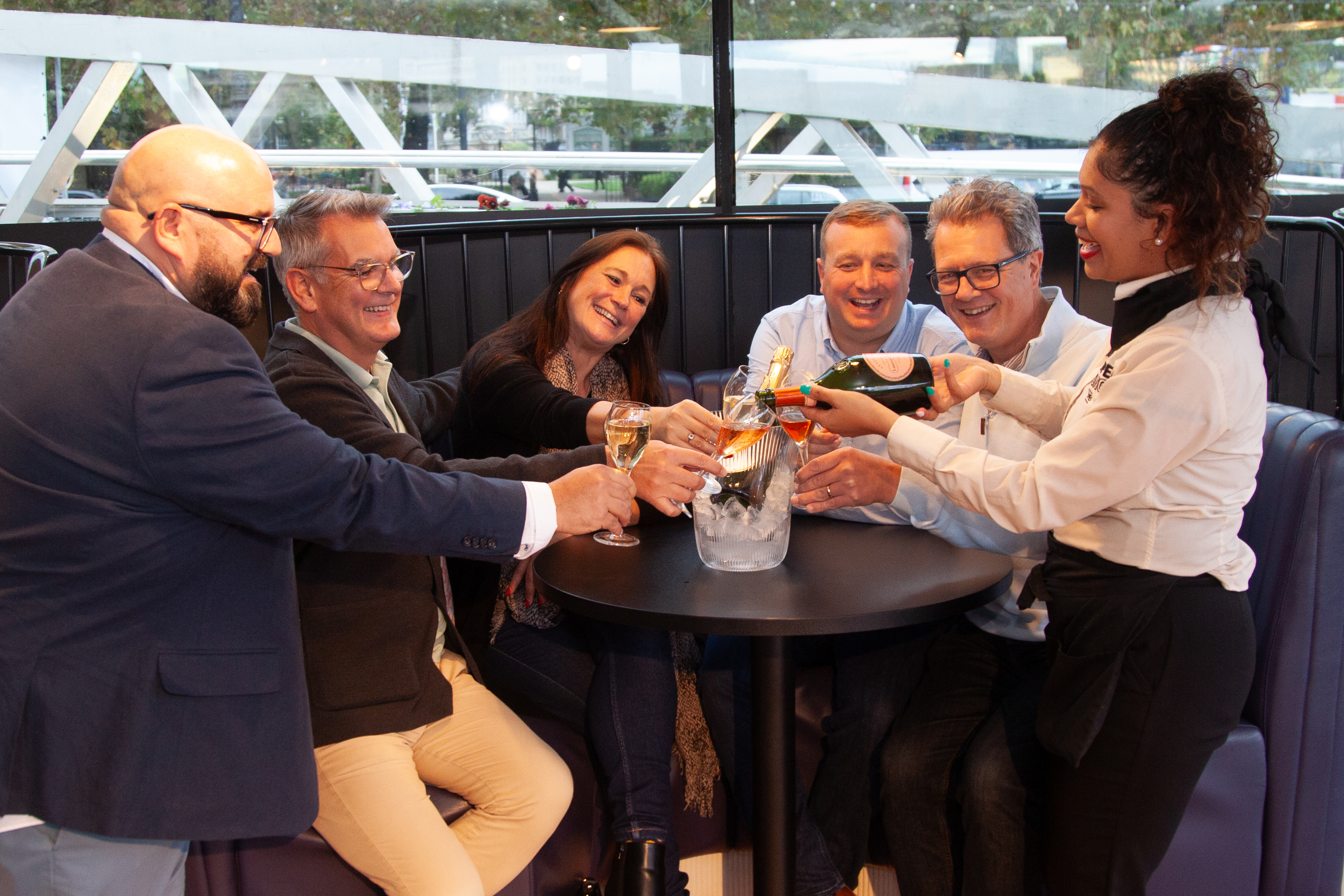 Clipper Lounge 26 54059045743 O