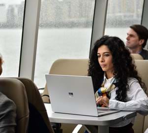 Commuter on laptop (2)